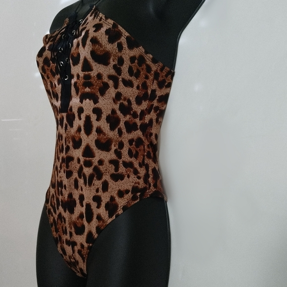 Leopard print lace bodysuit. - Picture 5 of 8